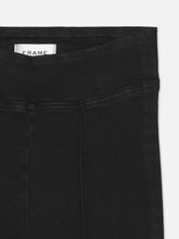 Load image into Gallery viewer, FRAME The Jetset Flare Pintuck - Sheen Noir