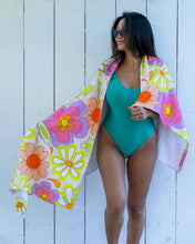 Load image into Gallery viewer, Living Royal Pool Towel - Groovy Flower