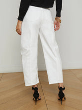 Load image into Gallery viewer, L&#39;AGENCE Cody Barrel-Leg Jean - Blanc