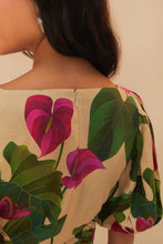 Load image into Gallery viewer, Farm Rio Anthurium Leaves Sand Short Sleeve Square Neckline