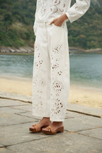 Load image into Gallery viewer, Farm Rio Richelieu Twill Pants - White