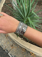 Load image into Gallery viewer, La Lumiere Cuban Chainlink Bracelet - 3 Colors