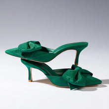 Load image into Gallery viewer, Larroude Mini Elle Pump - Emerald Fabric