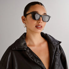Load image into Gallery viewer, Le Specs Nonsensical - Black Polarized