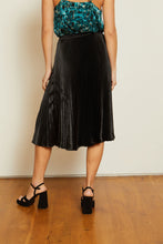 Load image into Gallery viewer, Caballero Mia Black Shiny Woven Skirt - 2 Colors