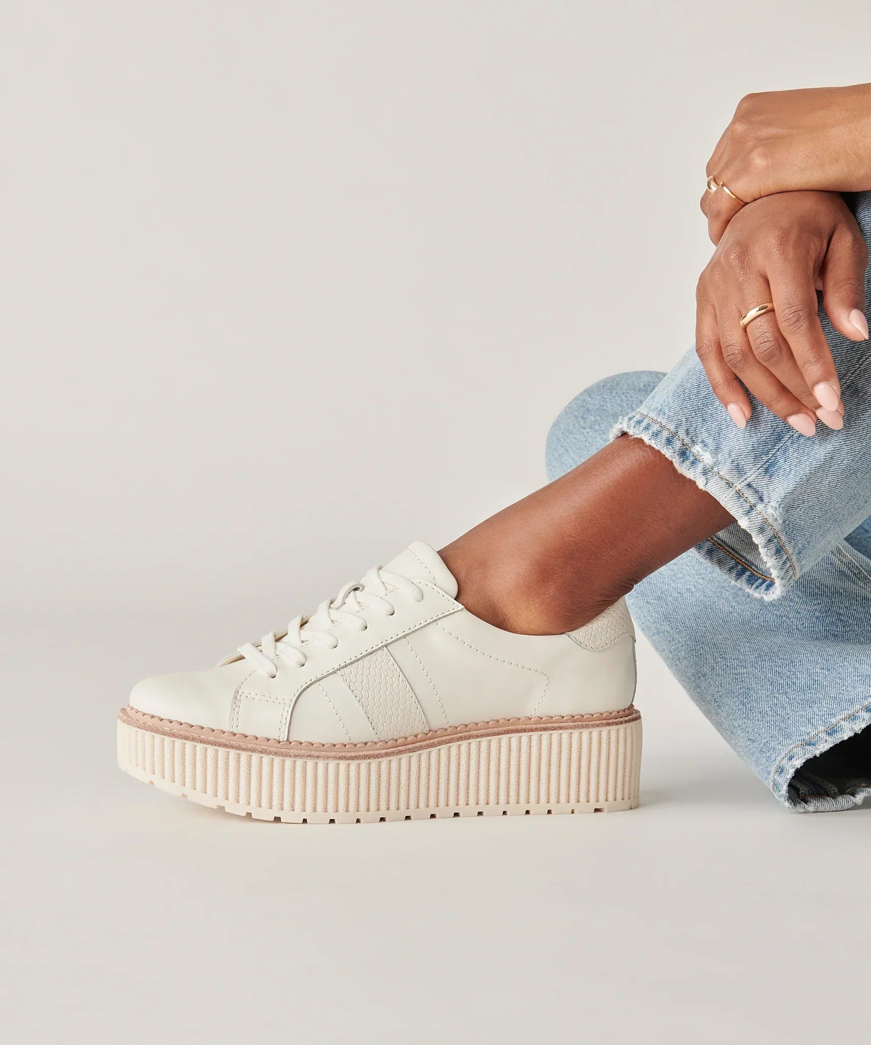 Dolce vita 2025 white sneakers