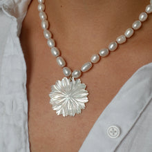 Load image into Gallery viewer, FYB Martha Flower Necklace - 4 Colors