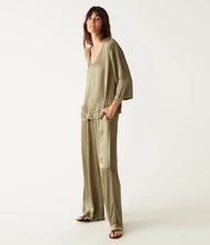 Load image into Gallery viewer, Michael Stars Cyrus Satin Pant - Olive