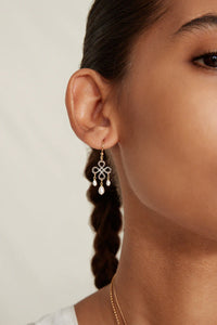 Chan Luu Clover Chandelier Earrings - White Pearl