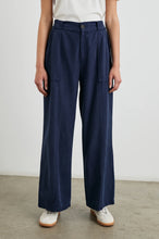 Load image into Gallery viewer, Rails Greer Pant - Navy