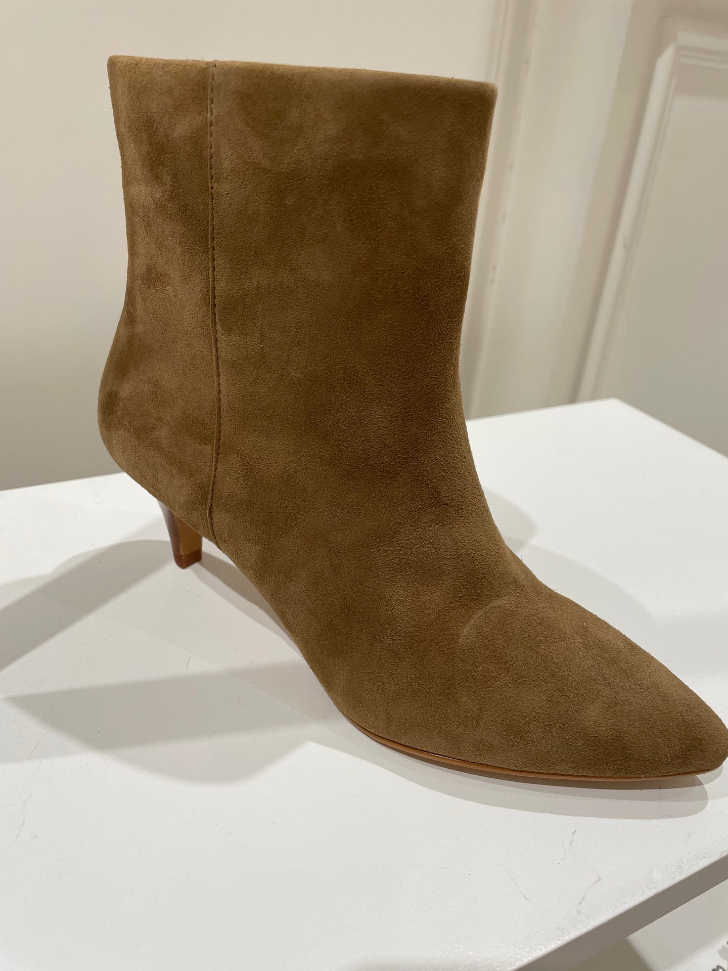 Dolce vita 2024 brown suede booties