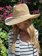 Load image into Gallery viewer, Jocelyn Seychelles Straw Hat with Shell Hearts