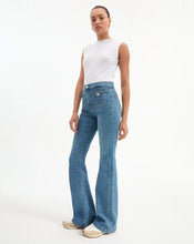 Load image into Gallery viewer, Veronica Beard Beverly Patch-Pocket Skinny-Flare Jean - Enough Said