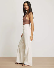Load image into Gallery viewer, Veronica Beard Taylor Patch-Pocket Wide-Leg Jean - Ecru