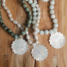 Load image into Gallery viewer, FYB Martha Flower Necklace - 4 Colors