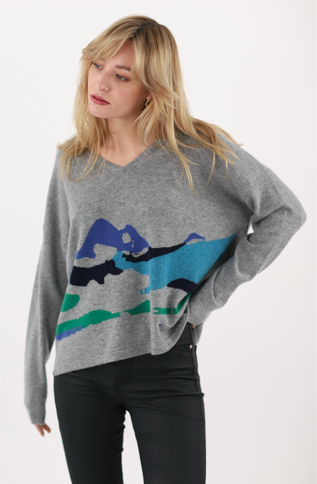 ESTHÈME Mountain V-Neck Sweater