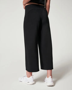 Spanx AirEssentials Cropped Wide Leg Pant - Very Black