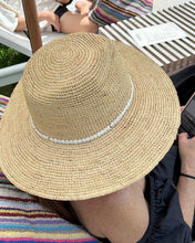 Load image into Gallery viewer, Jocelyn Seychelles Straw Hat with Shell Hearts