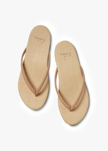Load image into Gallery viewer, Beek Sunbeam Leather Flip Flop Sandal - Beach/Raffia