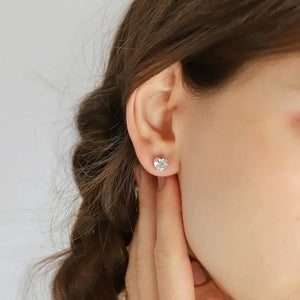 Tai Glass Heart Studs - Clear